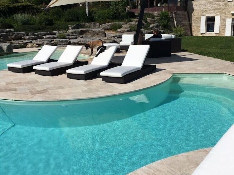 ベッドアンドブレックファースト Cabane   Loges De Carlat