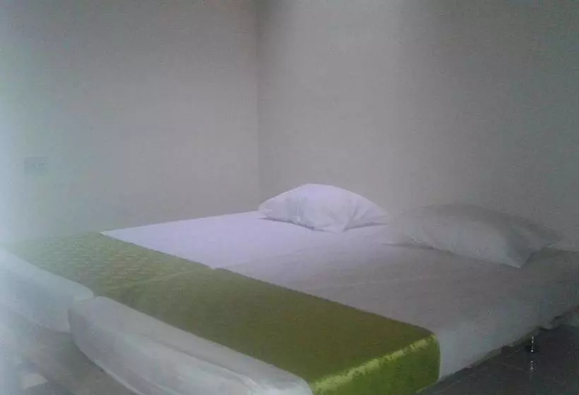 Backpackers And Travellers Hostel