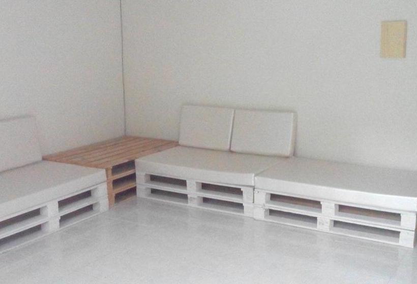 Backpackers And Travellers Hostel