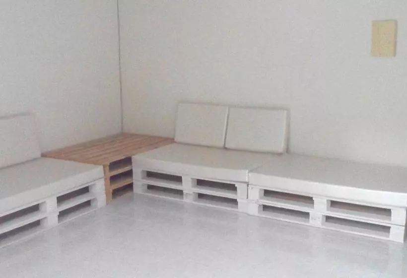 Backpackers And Travellers Hostel