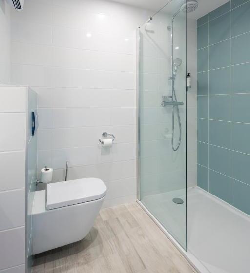 ホテル Logis Hôtel Les Pins   Opéralia