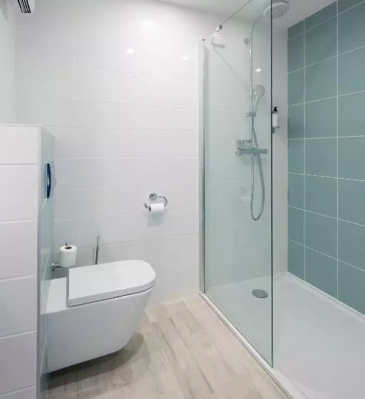 ホテル Logis Hôtel Les Pins   Opéralia