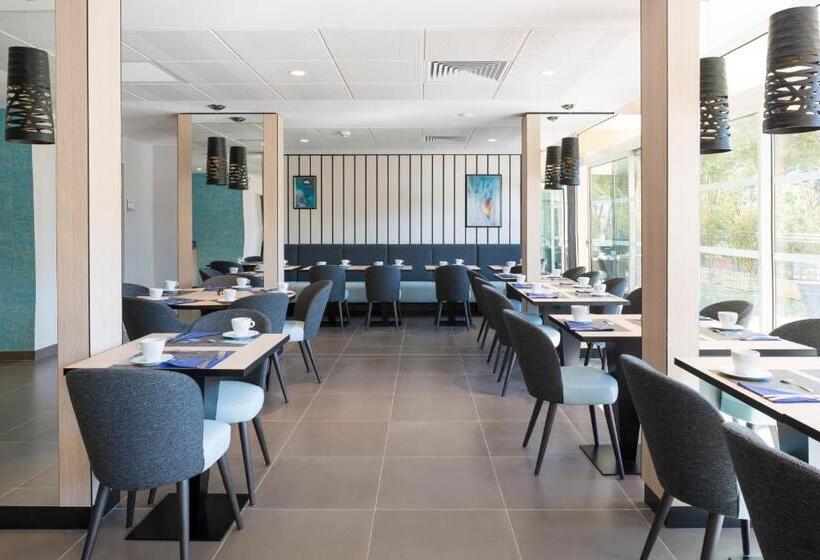 ホテル Logis Hôtel Les Pins   Opéralia