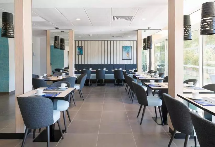 ホテル Logis Hôtel Les Pins   Opéralia