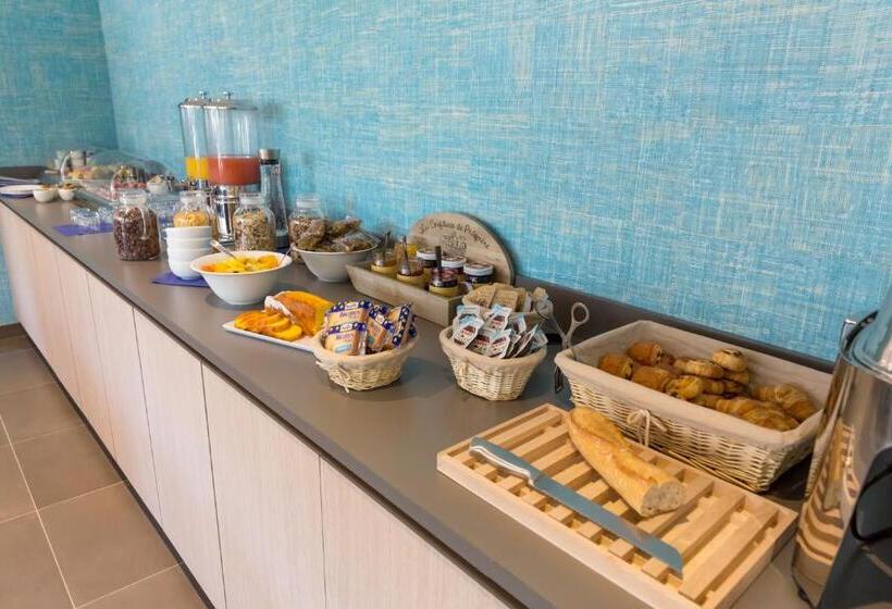 ホテル Logis Hôtel Les Pins   Opéralia