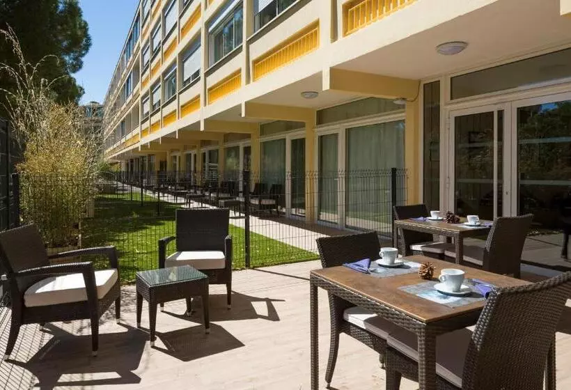 ホテル Logis Hôtel Les Pins   Opéralia