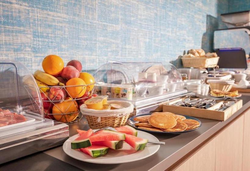 ホテル Logis Hôtel Les Pins   Opéralia