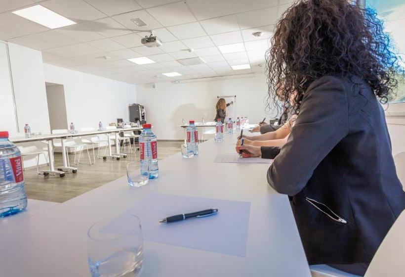 ホテル Logis Hôtel Les Pins   Opéralia