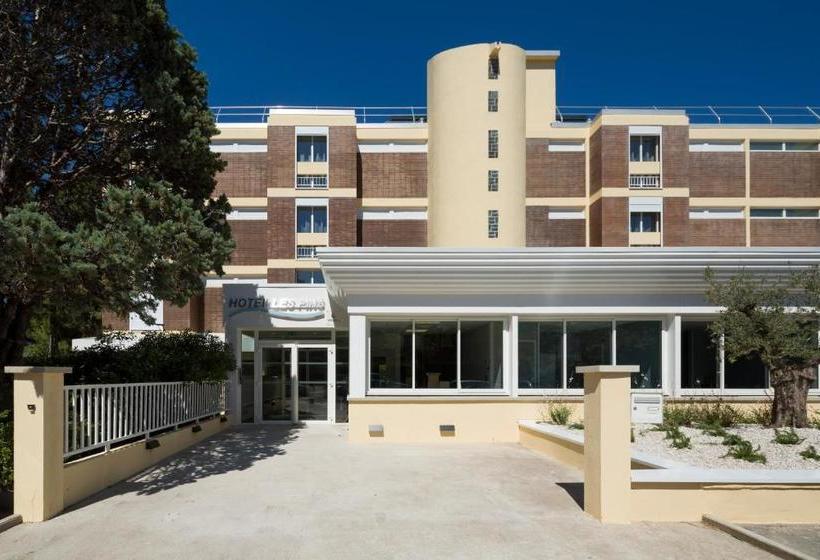 ホテル Logis Hôtel Les Pins   Opéralia