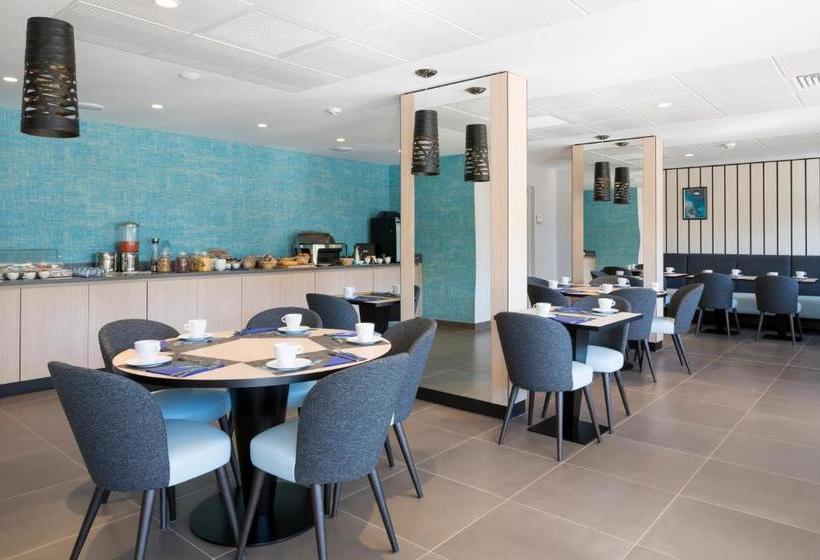 ホテル Logis Hôtel Les Pins   Opéralia