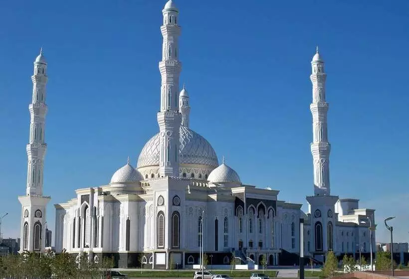 هتل Wyndham Garden Astana