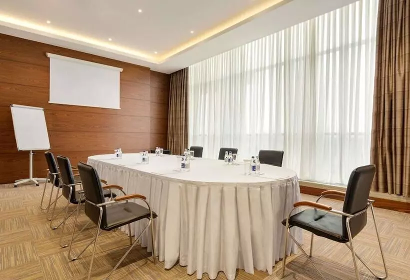 هتل Wyndham Garden Astana