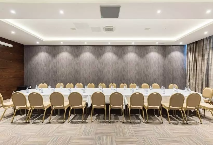 هتل Wyndham Garden Astana