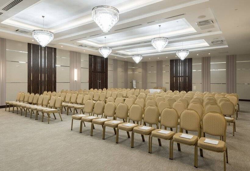 Hotel Wyndham Garden Astana