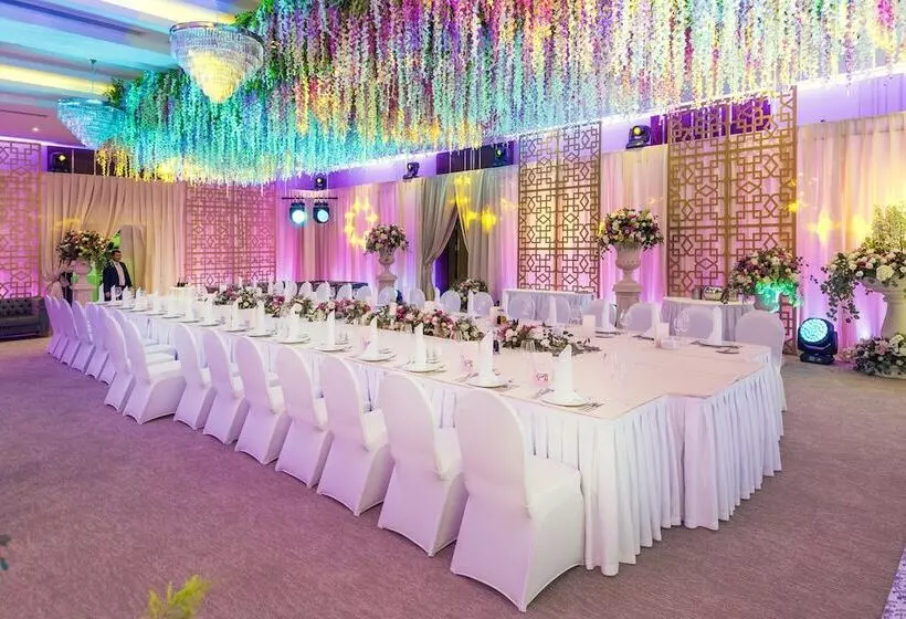هتل Wyndham Garden Astana