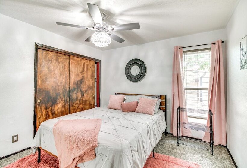 Deck, Putting Green & Views: Albuquerque Oasis