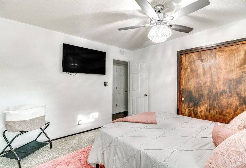 Deck, Putting Green & Views: Albuquerque Oasis