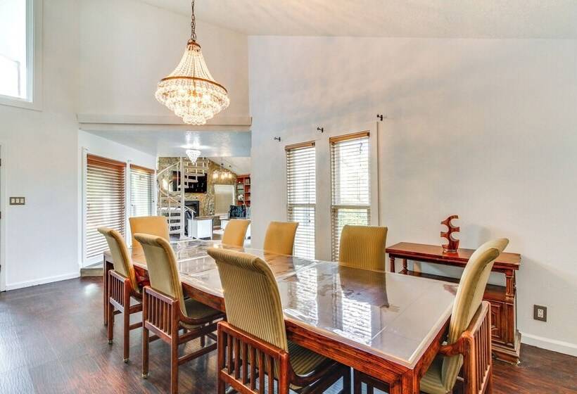 Deck, Putting Green & Views: Albuquerque Oasis