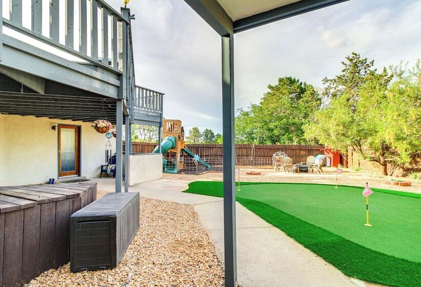 Deck, Putting Green & Views: Albuquerque Oasis