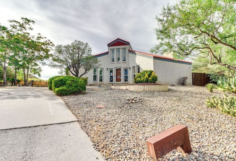 Deck, Putting Green & Views: Albuquerque Oasis