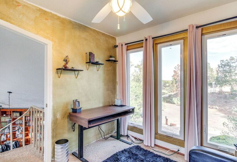 Deck, Putting Green & Views: Albuquerque Oasis