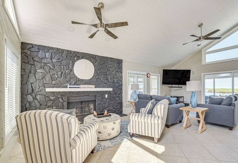 Boat Dock & Pool: Bayfront Crystal River Home