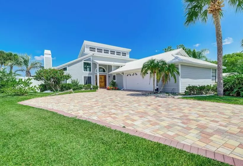 Boat Dock & Pool: Bayfront Crystal River Home