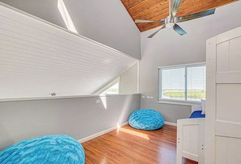 Boat Dock & Pool: Bayfront Crystal River Home