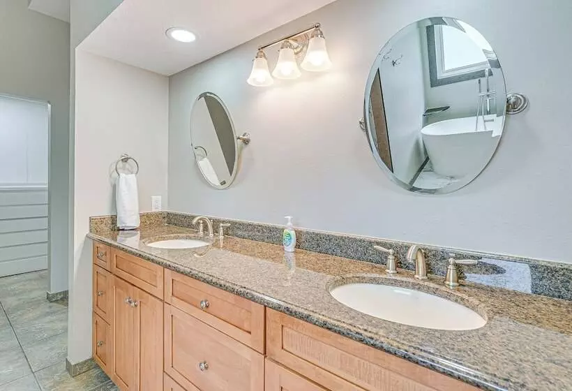 Boat Dock & Pool: Bayfront Crystal River Home