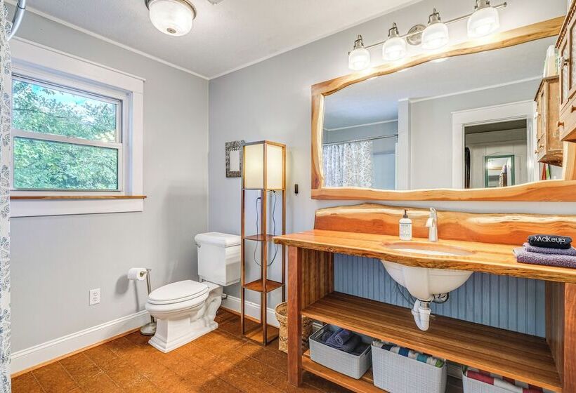 Blacksburg Hideaway W/ Hot Tub ~ 5 Mi To Campus!