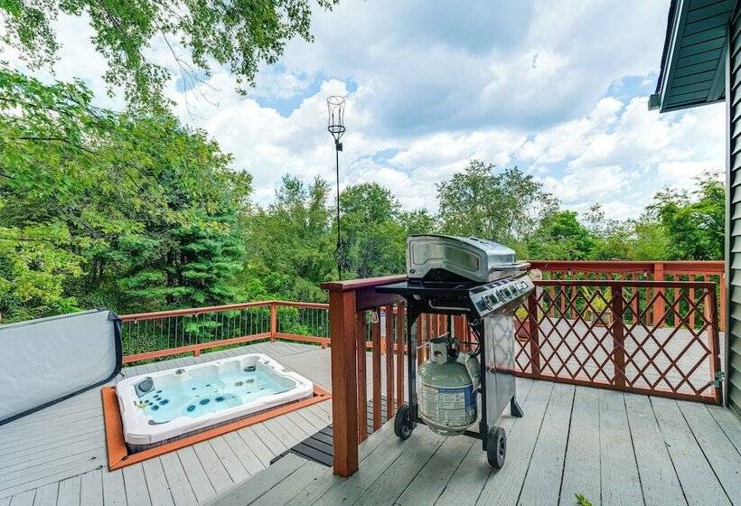 Blacksburg Hideaway W/ Hot Tub ~ 5 Mi To Campus!