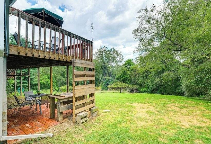 Blacksburg Hideaway W/ Hot Tub ~ 5 Mi To Campus!