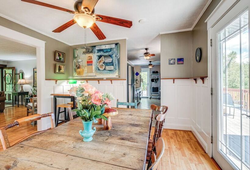 Blacksburg Hideaway W/ Hot Tub ~ 5 Mi To Campus!