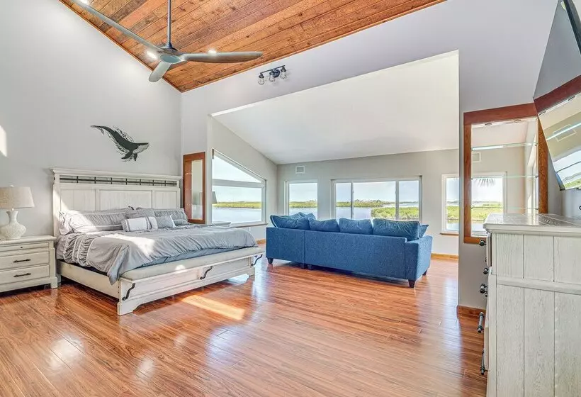 Boat Dock & Pool: Bayfront Crystal River Home