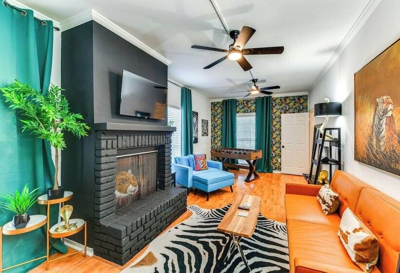 Colorful Baton Rouge Home: Deck, Grill & Fire Pit