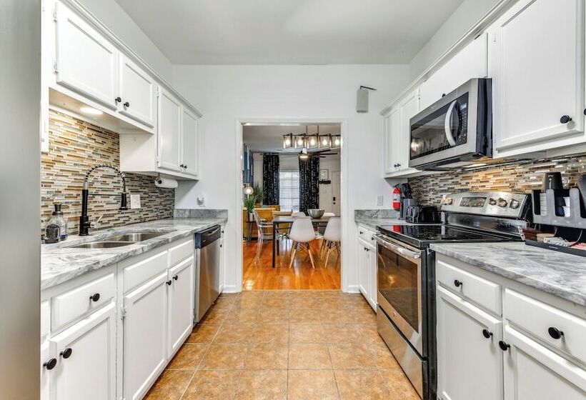 Colorful Baton Rouge Home: Deck, Grill & Fire Pit