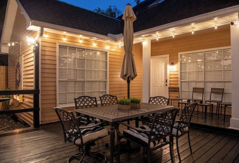 Colorful Baton Rouge Home: Deck, Grill & Fire Pit