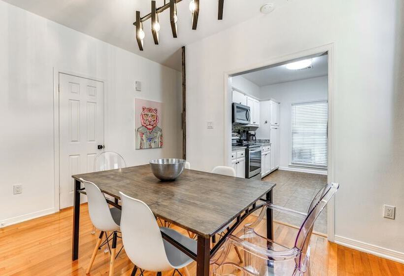 Colorful Baton Rouge Home: Deck, Grill & Fire Pit