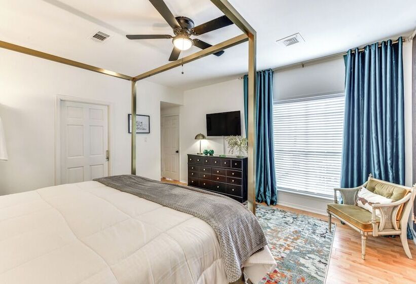 Colorful Baton Rouge Home: Deck, Grill & Fire Pit