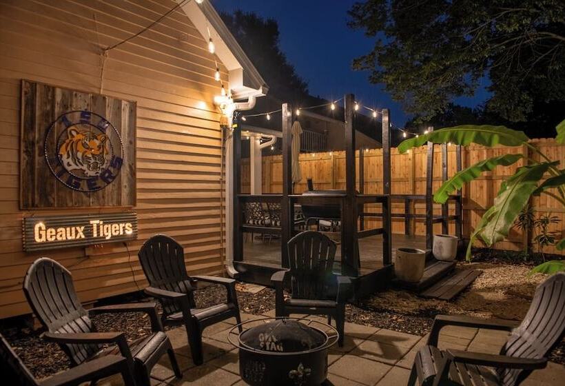 Colorful Baton Rouge Home: Deck, Grill & Fire Pit