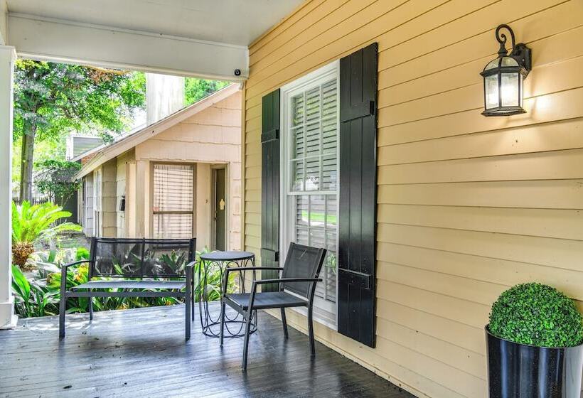 Colorful Baton Rouge Home: Deck, Grill & Fire Pit