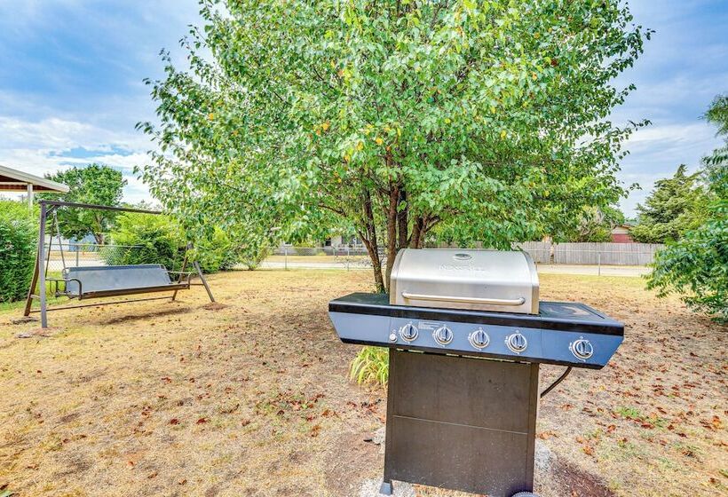 Convenient Family Home < 3 Mi To Fort Sill!