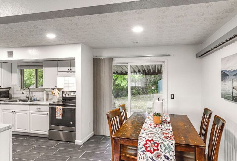 Dayton Home 4 Mi To Downtown, Pets Welcome!