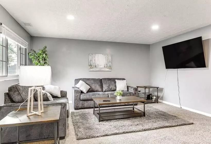 Dayton Home 4 Mi To Downtown, Pets Welcome!