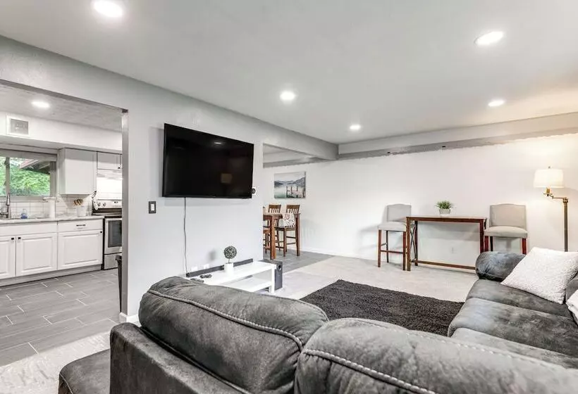 Dayton Home 4 Mi To Downtown, Pets Welcome!