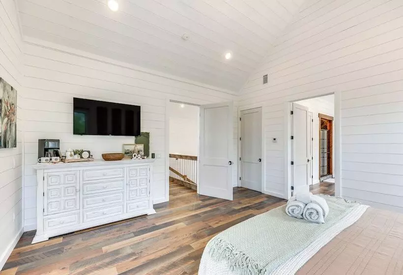 Elegant Broken Bow Gem W/ Private Pool & Game Room
