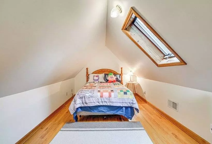 Pet Friendly Home W/ Beach In Northville!