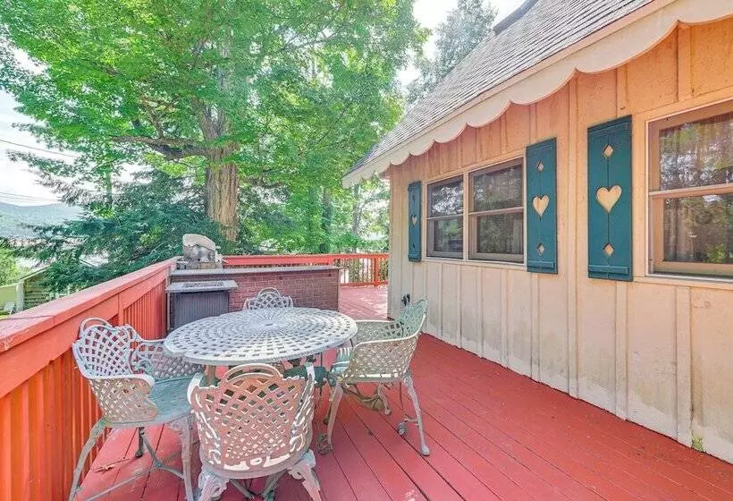Pet Friendly Home W/ Beach In Northville!