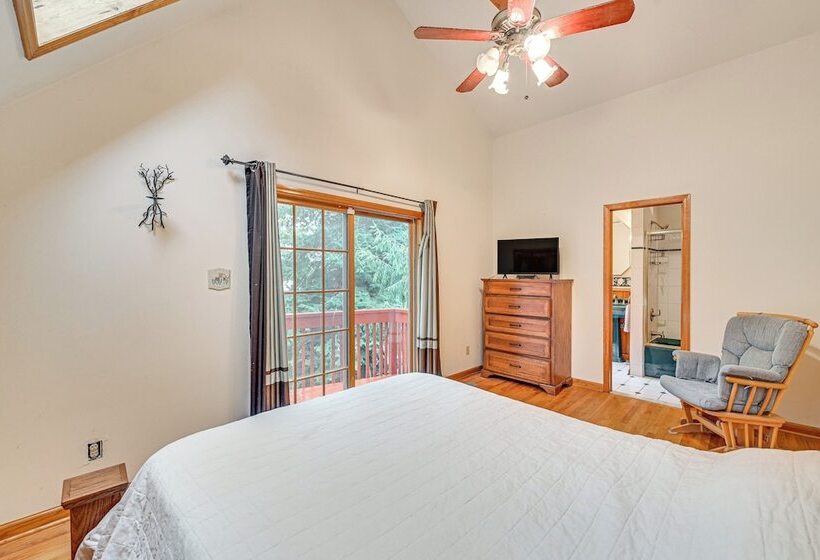 Pet Friendly Home W/ Beach In Northville!