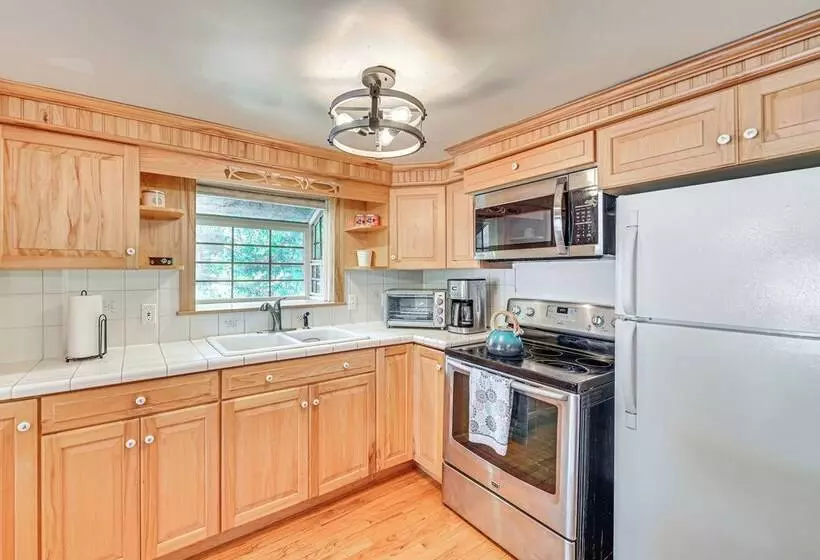 Pet Friendly Home W/ Beach In Northville!